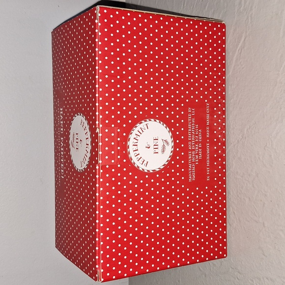 🎅 Santa & Mrs. Claus stemless wine glasses. Hand painted. Rhinestones. Set of 2 - Picture 3 of 13